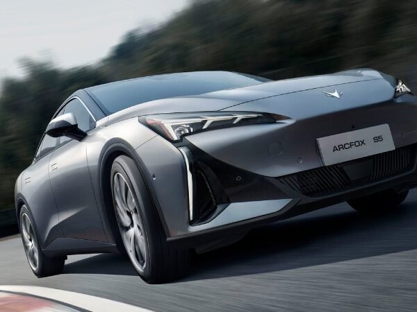 ARCFOX S5: sedán eléctrico que impacta en su llegada a Colombia